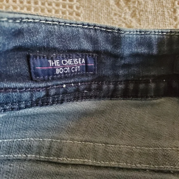 Women's Vigoss size 7/8 dark denim distressed jeans. The Chelsea bootcut. - Picture 14 of 16